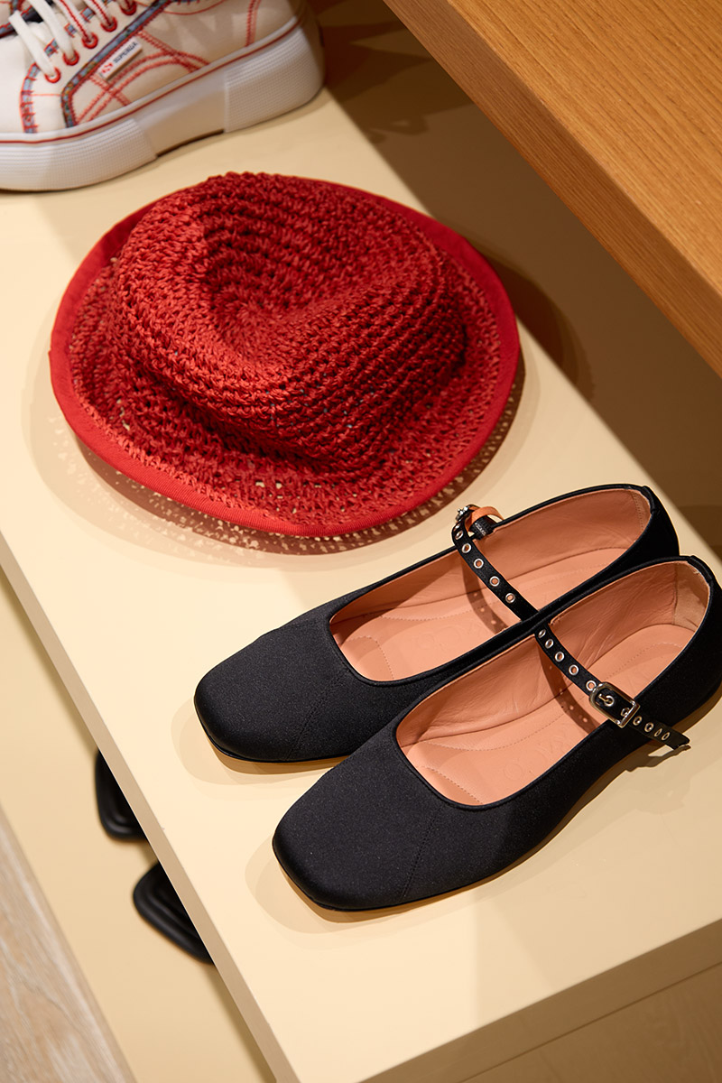 Магазин IFG Outlet - Cosmo Multimall, 3-й поверх: фото 8 - Invogue