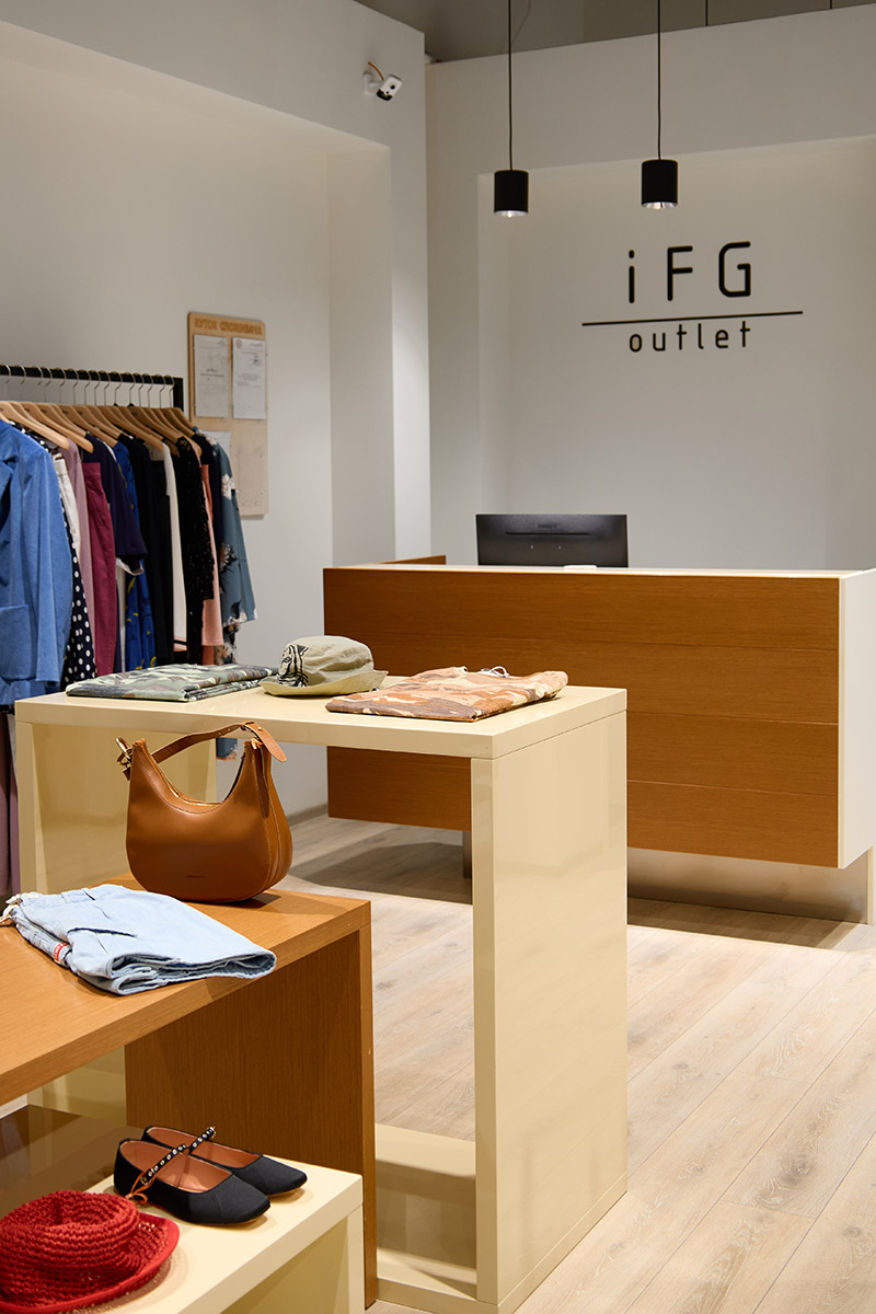 Магазин IFG Outlet - Cosmo Multimall, 3-й поверх: фото 2 - Invogue