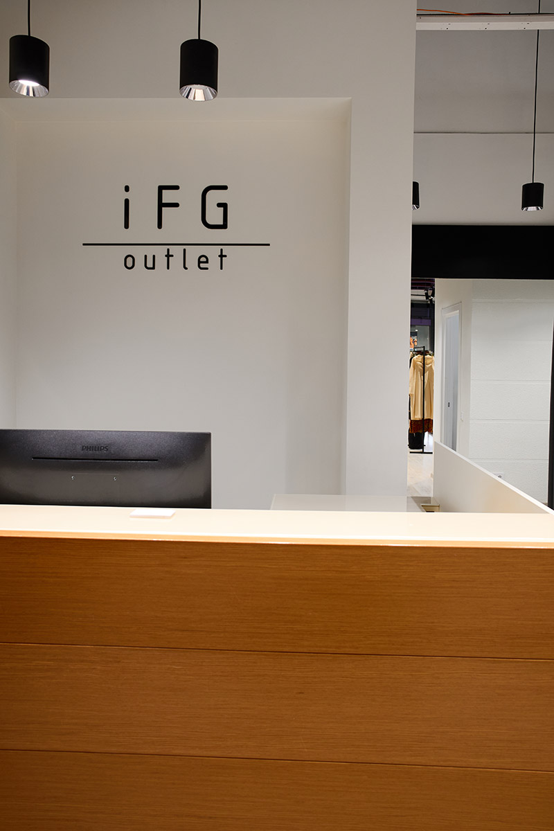 Магазин IFG Outlet - Cosmo Multimall, 3-й поверх: фото 3 - Invogue