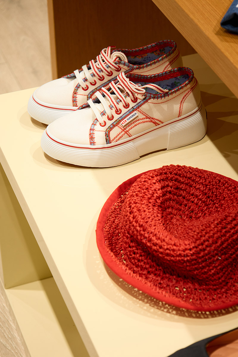 Магазин IFG Outlet - Cosmo Multimall, 3-й поверх: фото 9 - Invogue