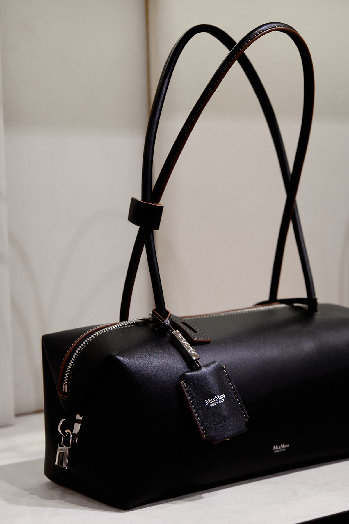 Магазин Max Mara - Mandarin Plaza, 3-й поверх: фото 2 Магазин Max Mara - Mandarin Plaza, 3-й поверх: фото 2 - Invogue