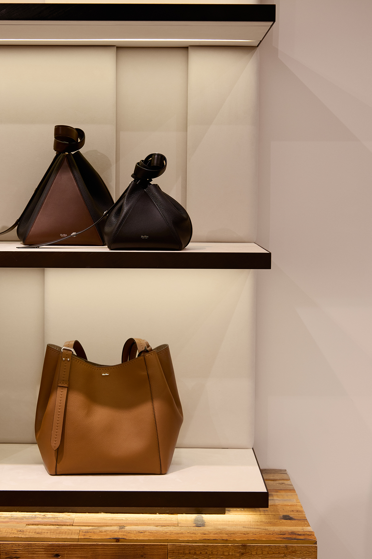 Магазин Max Mara - Mandarin Plaza, 3-й поверх: фото 12 Магазин Max Mara - Mandarin Plaza, 3-й поверх: фото 12 - Invogue