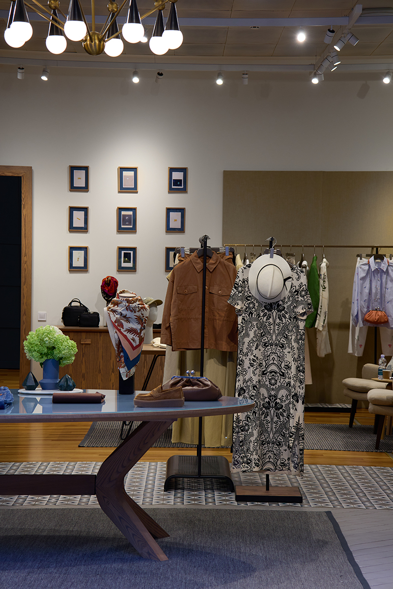 Магазин Weekend Max Mara - Cosmo Multimall, 3-й этаж: фото 10 - Invogue