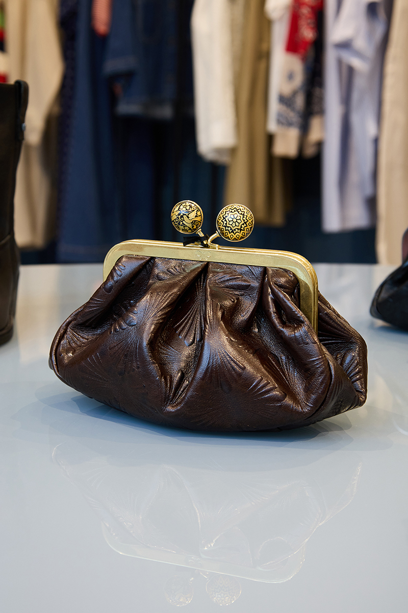 Магазин Weekend Max Mara - Cosmo Multimall, 3-й этаж: фото 5 - Invogue