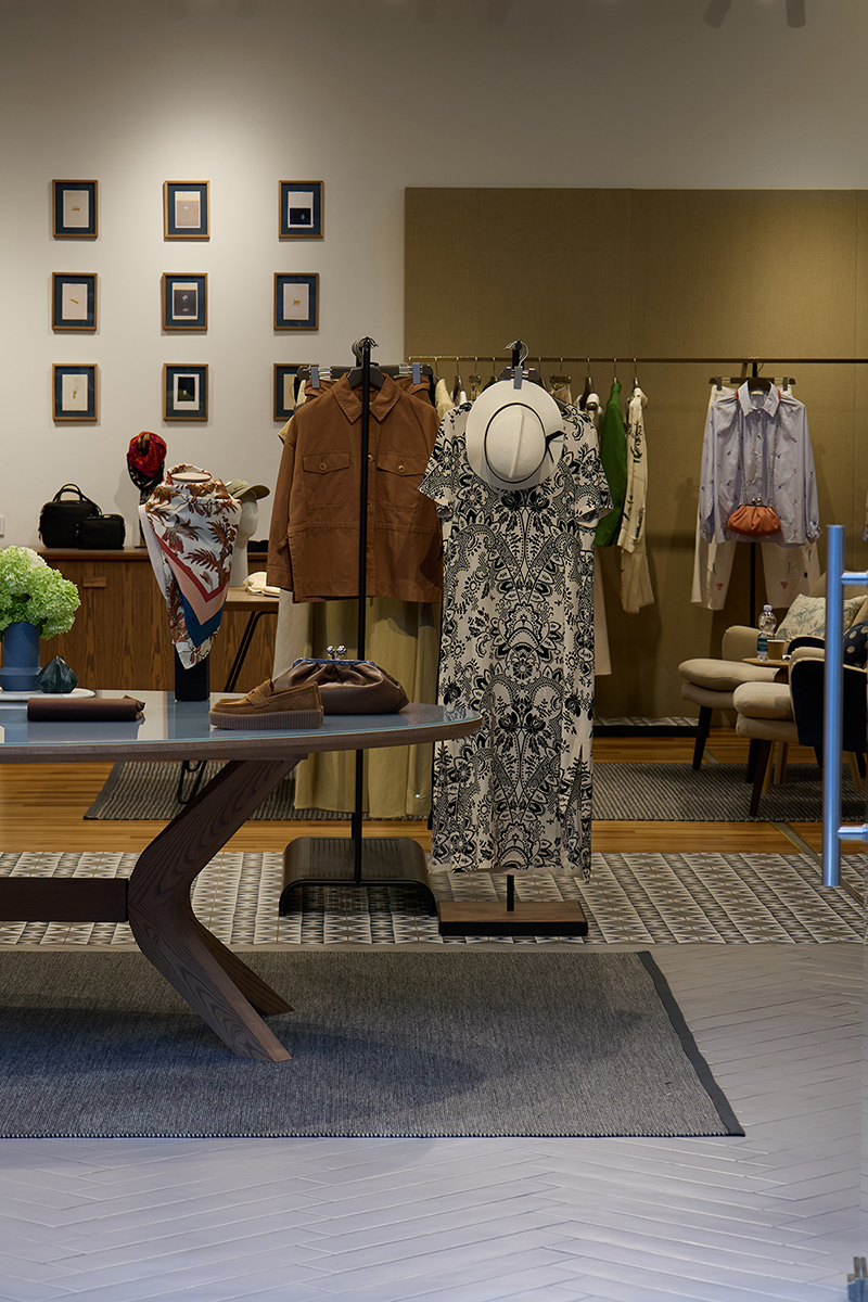 Магазин Weekend Max Mara - Cosmo Multimall, 3-й этаж: фото 14 - Invogue