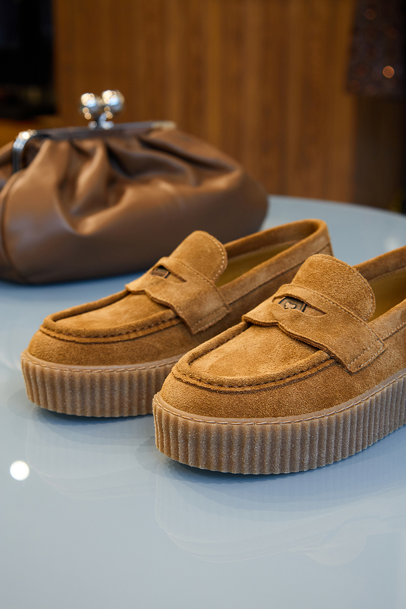 Магазин Weekend Max Mara - Cosmo Multimall, 3-й этаж: фото 2 - Invogue