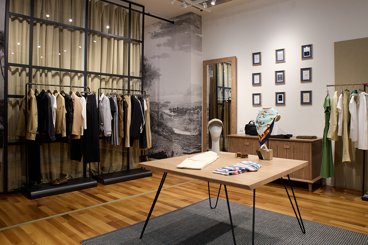 Магазин Weekend Max Mara - Cosmo Multimall, 3-й этаж: фото 3 - Invogue