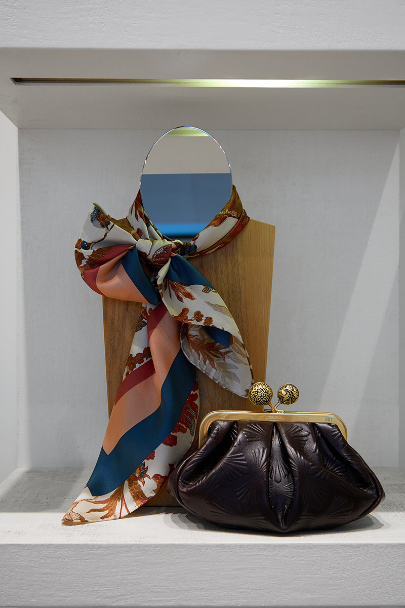 Магазин Weekend Max Mara - Ocean Plaza, 1-й этаж: фото 17 - Invogue