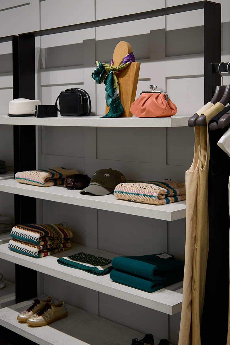 Магазин Weekend Max Mara - Ocean Plaza, 1-й этаж: фото 5 - Invogue